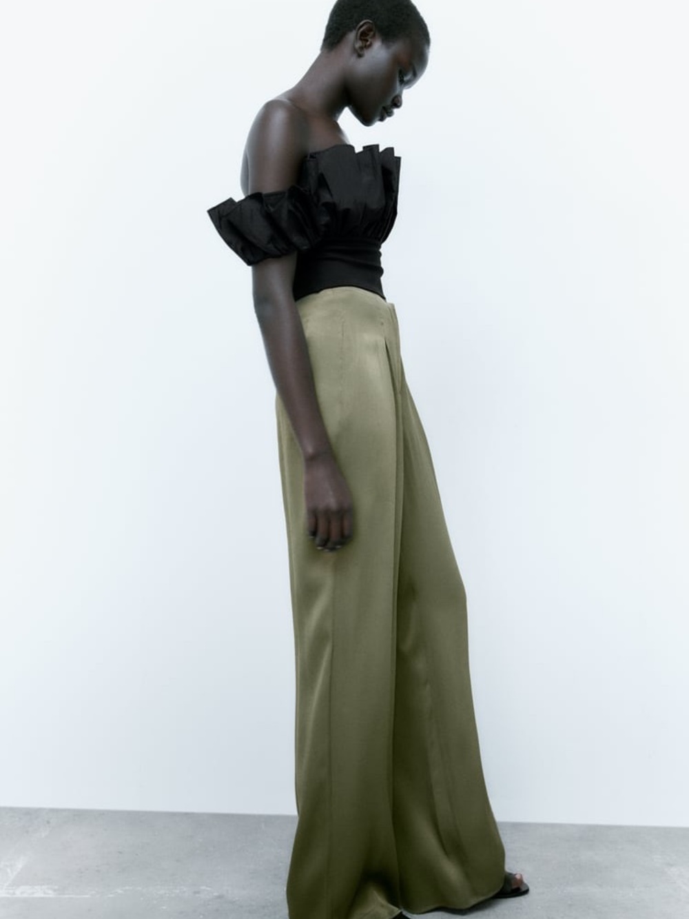 Zara Off-Shoulder Ruffle Crop Top - Picture 6 of 7